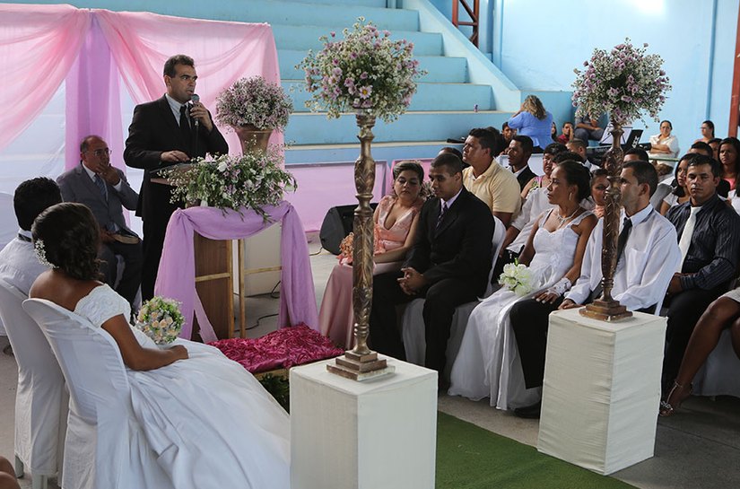 Justiça Itinerante realiza casamento coletivo para 200 casais em Maceió