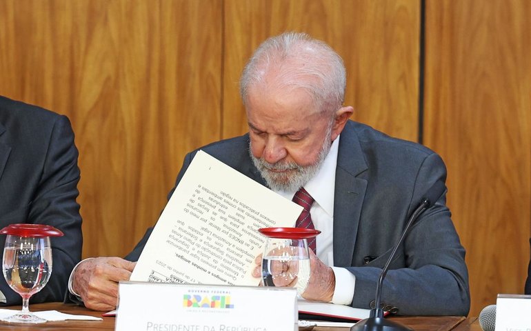 Lula veta lei que reconheceria estágio como experiência profissional