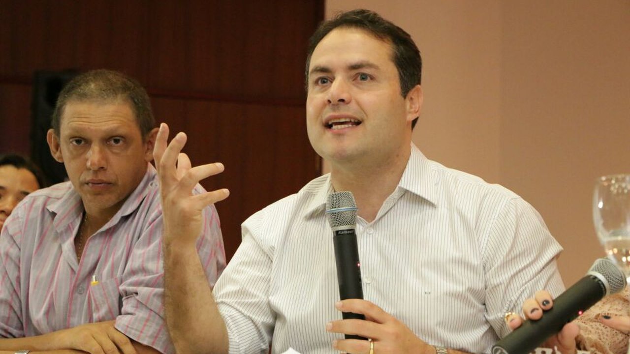Renan Filho ouve problemas e sugestões de pessoas com deficiência