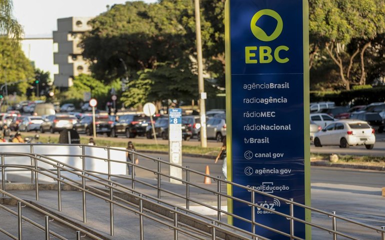 Agência Brasil e jornalistas da EBC recebem prêmio na área de economia
