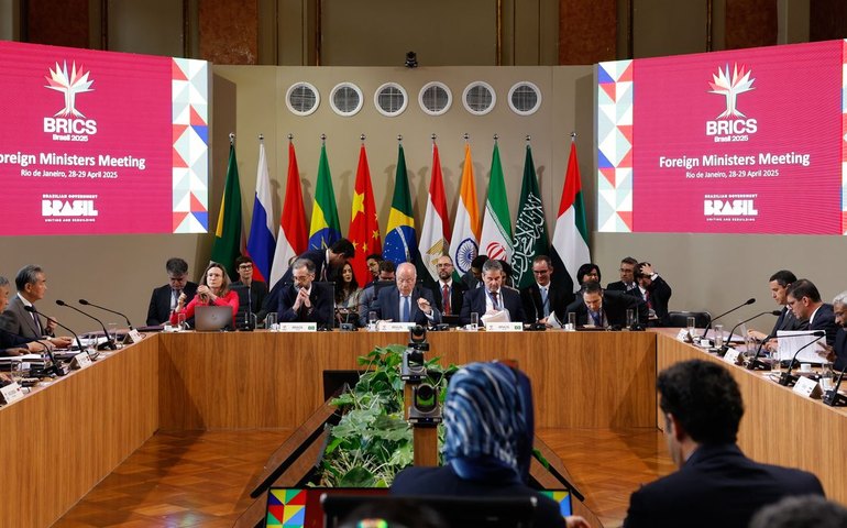 Brasil abre evento do Brics pedindo fim de guerras e de tensões