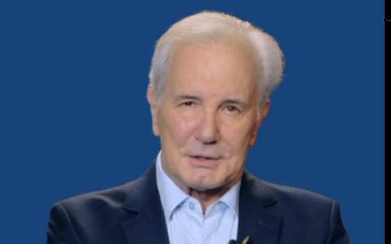 Celso Freitas reaparece na Globo e homenageia Fátima Bernardes no aniversário da emissora