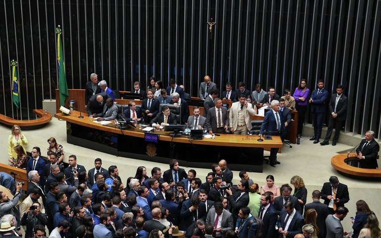 Base do PT recorrerá ao STF contra derrubada de veto de Lula ao PL da Dosimetria