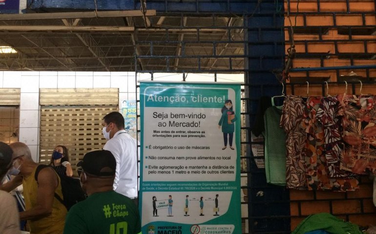Mercados e feiras livres recebem cartazes com orientações sobre covid-19