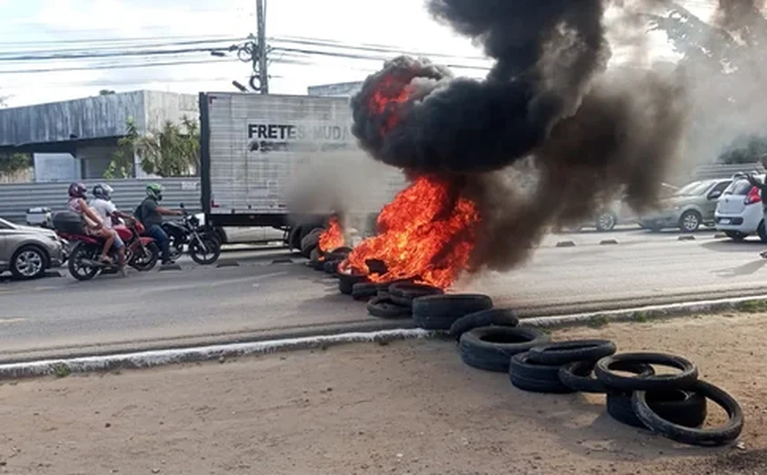 Motoristas por aplicativo protestam contra a violência em Maceió