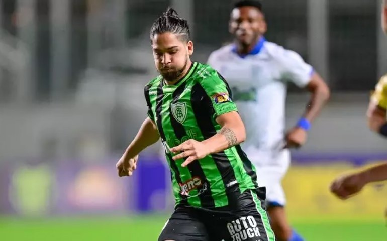 América-MG acerta compra do meia argentino Benítez e novo vínculo vai até 2025