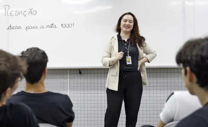 Exame é semelhante a um concurso nacional e unificado para selecionar professores de educação básica para as redes públicas. Exame é semelhante a um concurso nacional e unificado para selecionar professores de educação básica para as redes públicas.