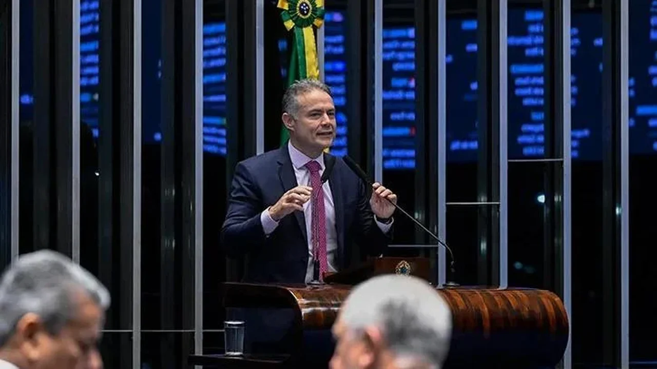Renan Filho acusa Flávio de esconder ideias e cobra compromisso com fim da escala 6x1