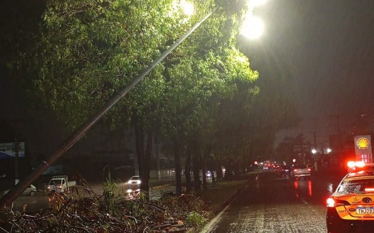 Prefeitura de Maceió recupera equipamentos de iluminação pública danificados pelas chuvas