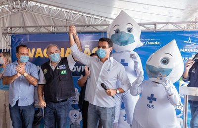 Prefeito JHC e ministro da Saúde Marcelo Queiroga incentivam a vacinação de crianças em Maceió