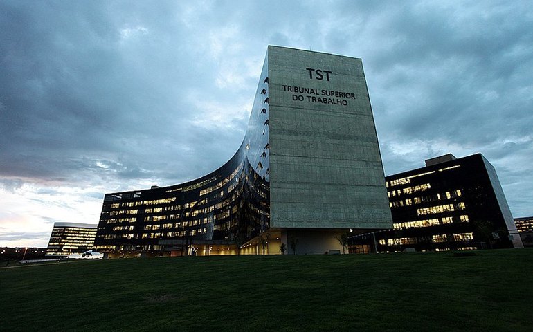 Lei cria 270 cargos efetivos e 54 em comissão no TST