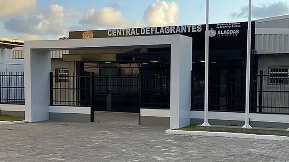 Homem é preso por posse ilegal de arma e ameaça de morte contra vizinho no bairro Poço, em Maceió