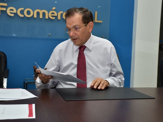 Fecomércio solicita antecipação de 13º salário dos servidores estaduais