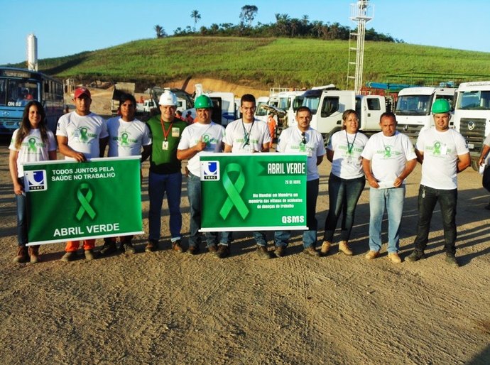Trabalhadores da obra de duplicação da BR-101 participam do “Abril Verde”