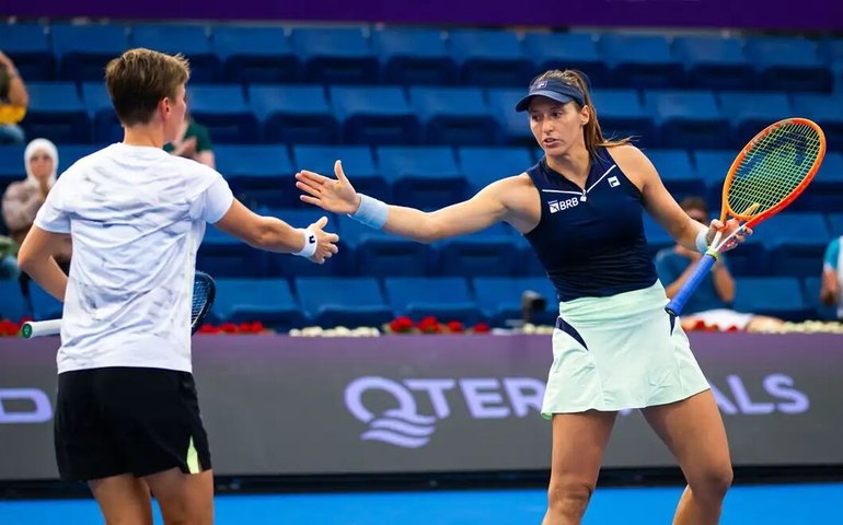 Luisa Stefani conquista torneio de duplas do WTA 1000 de Doha