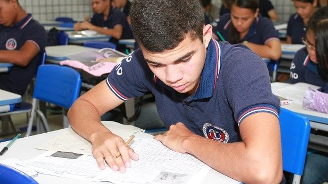 Educação oferta cursos preparatórios para Enem 2015 a alunos da rede pública