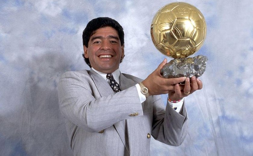 Troféu Bola de Ouro conquistado por Maradona na Copa do Mundo de 86 vai ser leiloado