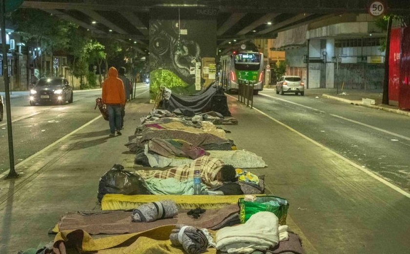 SP: Prefeitura monta 10 tendas e cria 2 mil vagas em abrigos para morador de rua