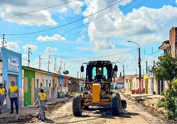 Pavimentação no bairro João Paulo II avança 3 km em Arapiraca