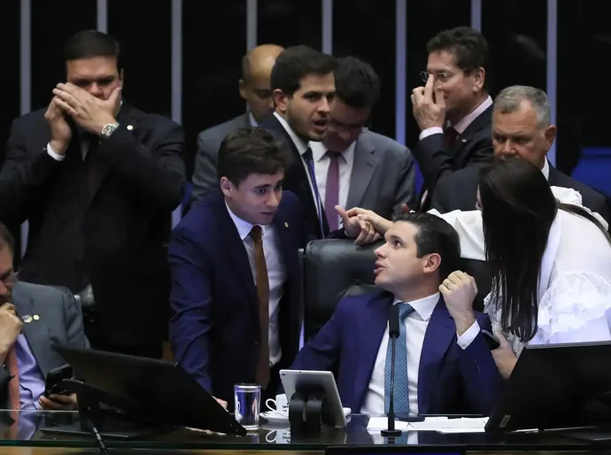 PEC da Blindagem se estenderá a deputados estaduais e distritais