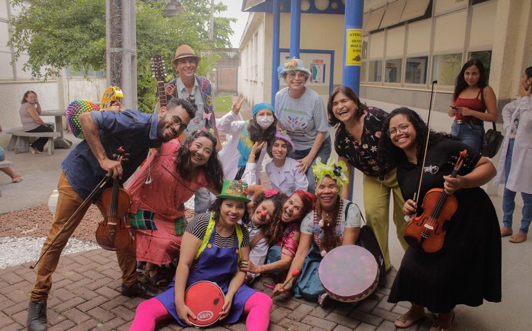 VII Jornada Cultural leva leitura e afeto para pacientes do Hospital Universitário