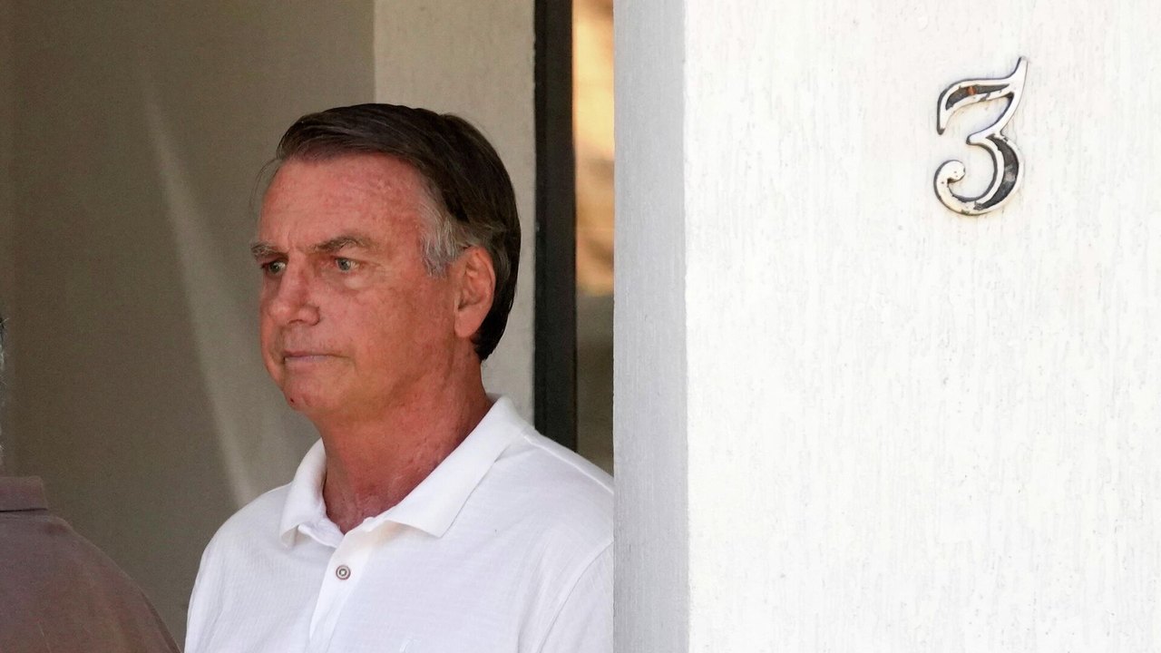 Bolsonaro diz à polícia que segurança levou arma para consertar defeito