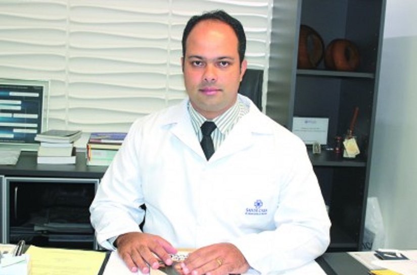 Cirurgião usa videolaparoscopia para retirar tumor no pâncreas