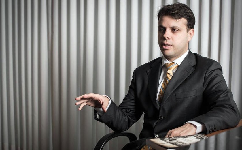 STF tem missão semelhante à da Alemanha pós-guerra no julgamento de Bolsonaro, avalia professor de Direito