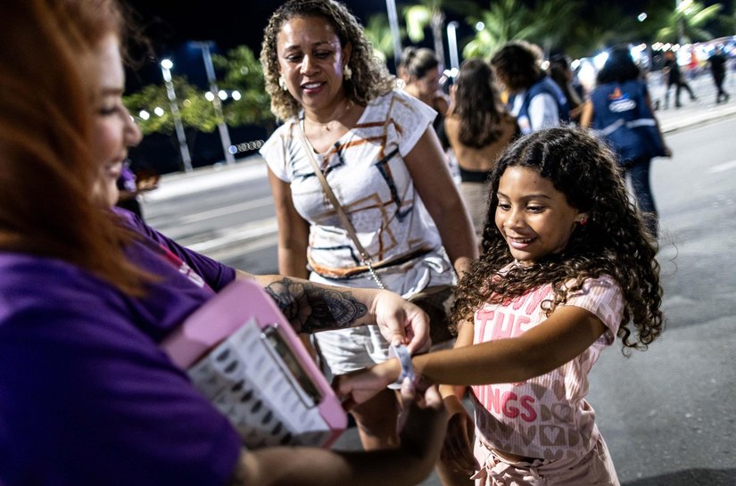 Pulseiras de identificação garantem segurança de crianças no Verão Massayó