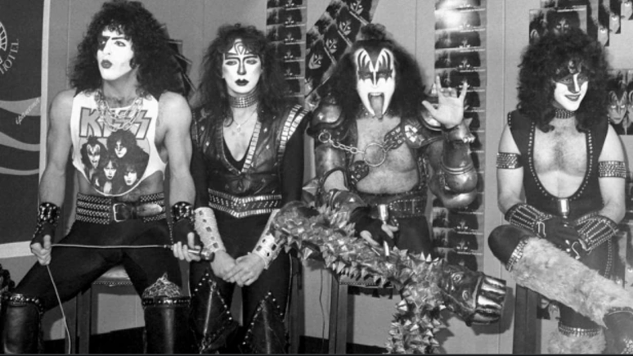 Primeira turnê do Kiss no Brasil fascinou geração 80 com lendas absurdas
