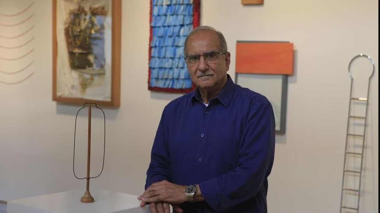 Professor monta uma coleção de arte com pouco dinheiro