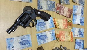 Homem morre e mulher é presa durante operação contra tráfico de drogas em Carmópolis