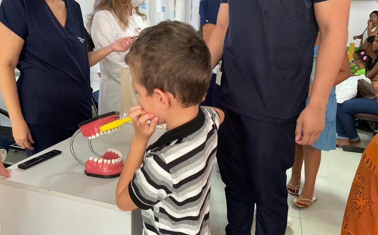 Odontopediatria do Hospital da Criança de Alagoas orienta sobre a importância da higienização bucal na primeira infância