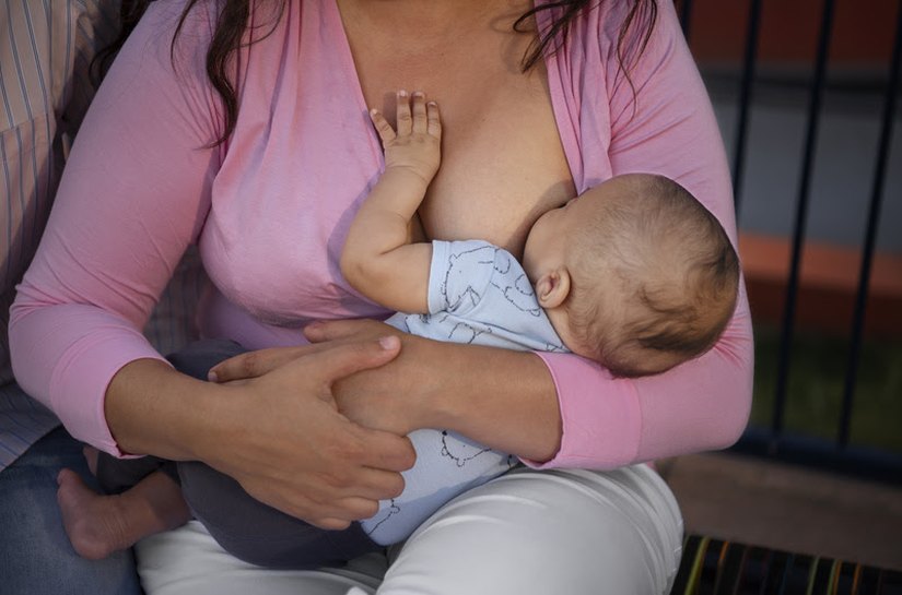 Agosto Dourado: 4 mitos e verdades sobre amamentação e o tratamento do câncer