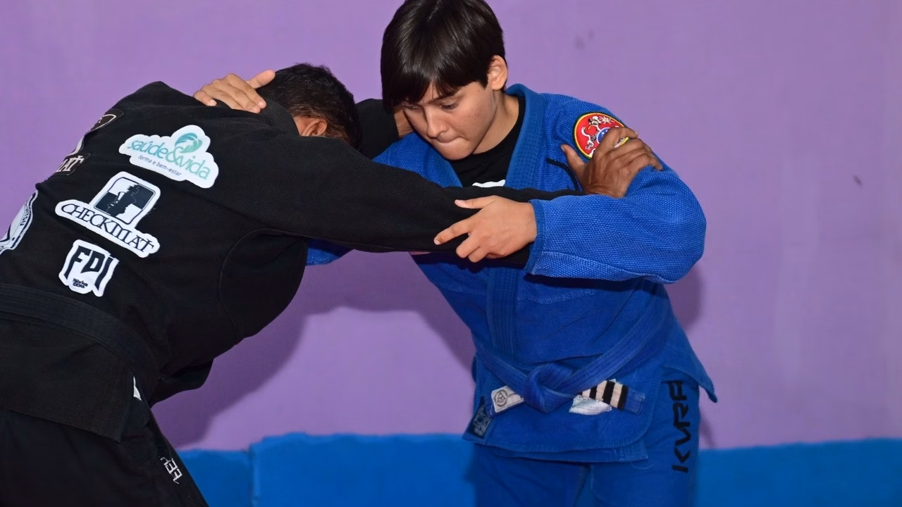Projeto Ela Se Garante na Luta oferta bolsas gratuitas de jiu-jitsu para mulheres em Penedo