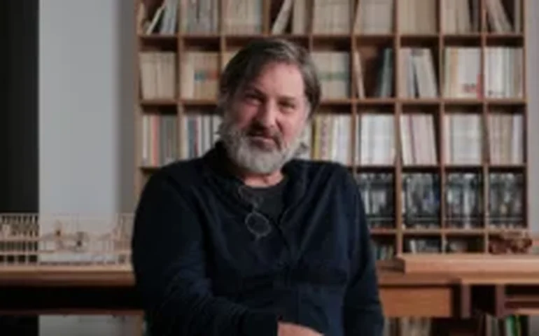 Arquiteto chileno Smiljan Radic Clarke vence o Prêmio Pritzker de Arquitetura 2026