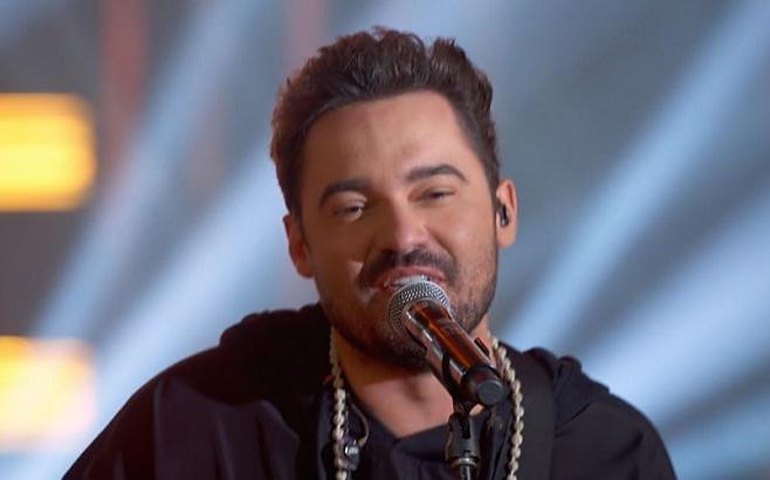 Cantor Fernando Zor sofre acidente de carro