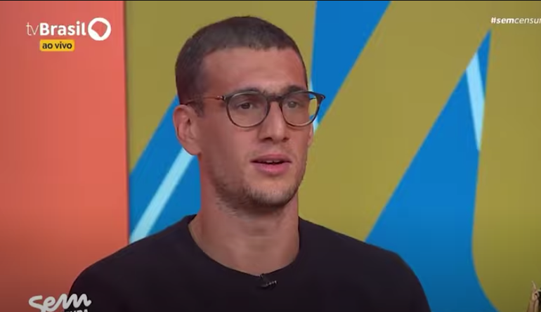 Sem Censura | Tom Veloso, filho de Caetano, fala sobre vida e inspiração para seu nome