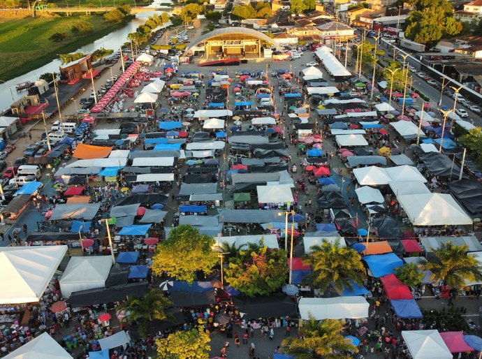 Feira da Ponte atrai milhares de pessoas e reforça tradição centenária em São Miguel