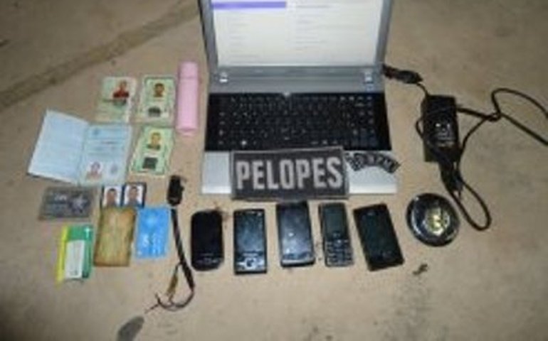PM apreende produtos de roubo em Penedo