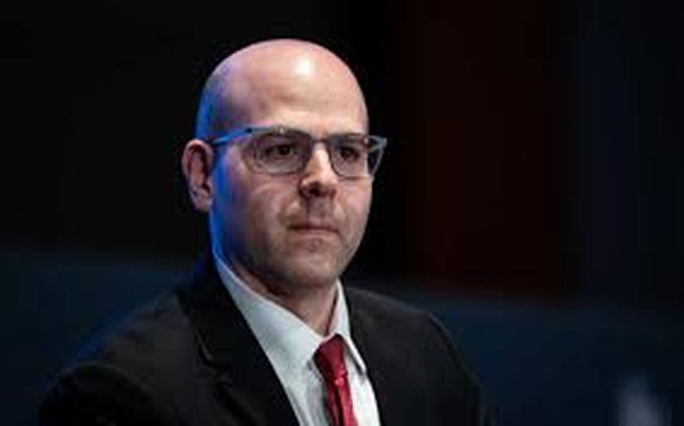 Política monetária dos EUA segue moderadamente restritiva, avalia diretor do Fed