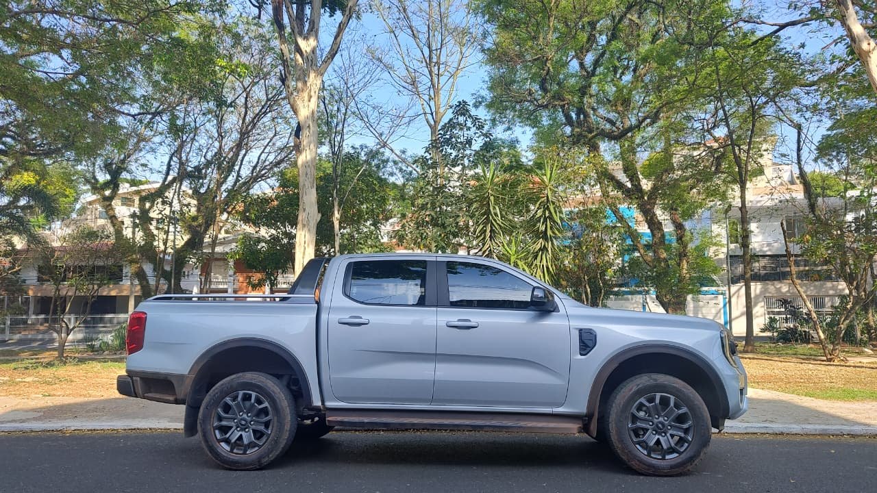 Ford Ranger Black 2026 mostra equilíbrio entre robustez e eficiência