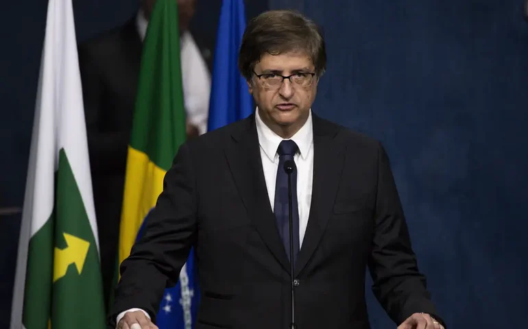 PGR se manifesta contra mandato online de deputado que está preso