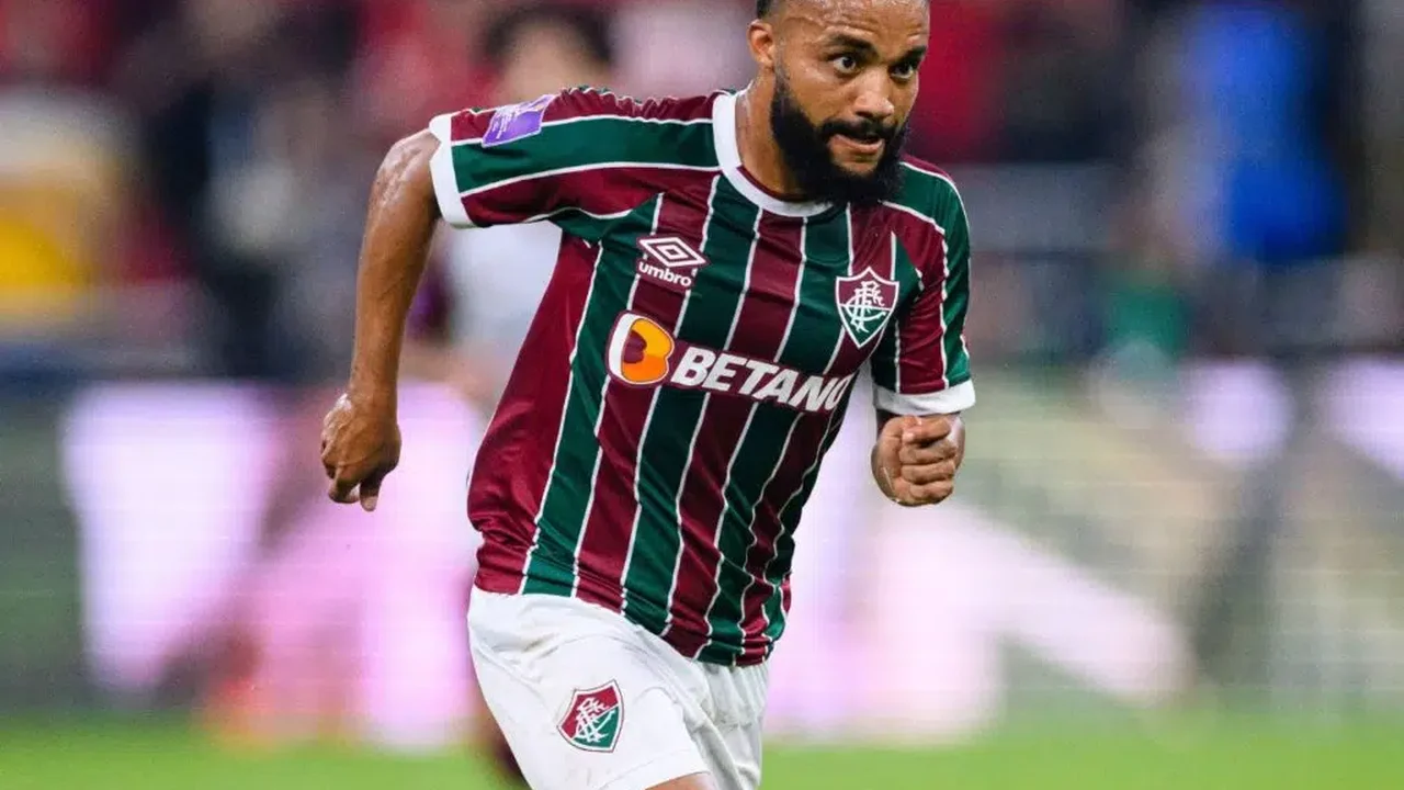Samuel Xavier cobra arbitragem por não expulsão de Pulgar, do Flamengo