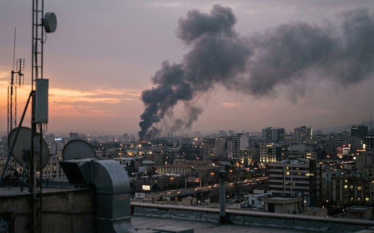 Israel anuncia novos ataques em Teerã, apesar de Trump revelar diálogo com Irã