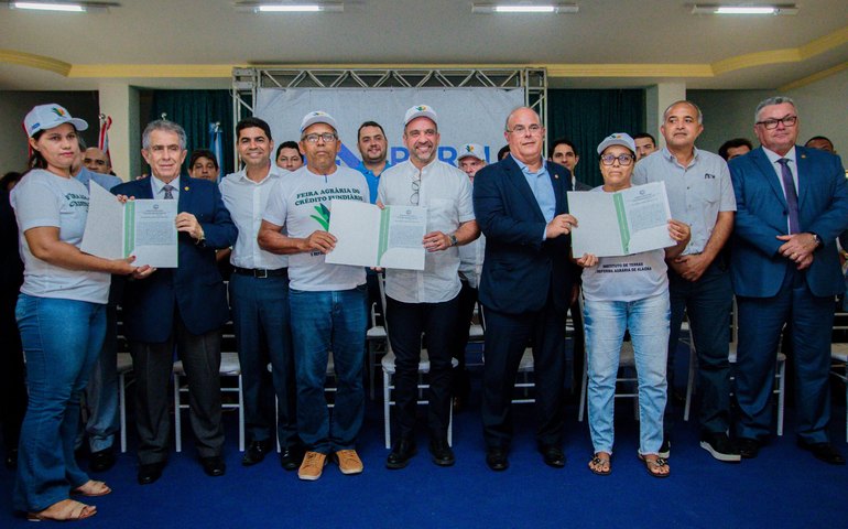Paulo Dantas entrega 95 títulos de propriedade a famílias assentadas em Pão de Açúcar e São José da Tapera