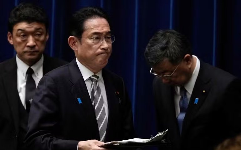 Quatro ministros japoneses renunciam por escândalo de suborno