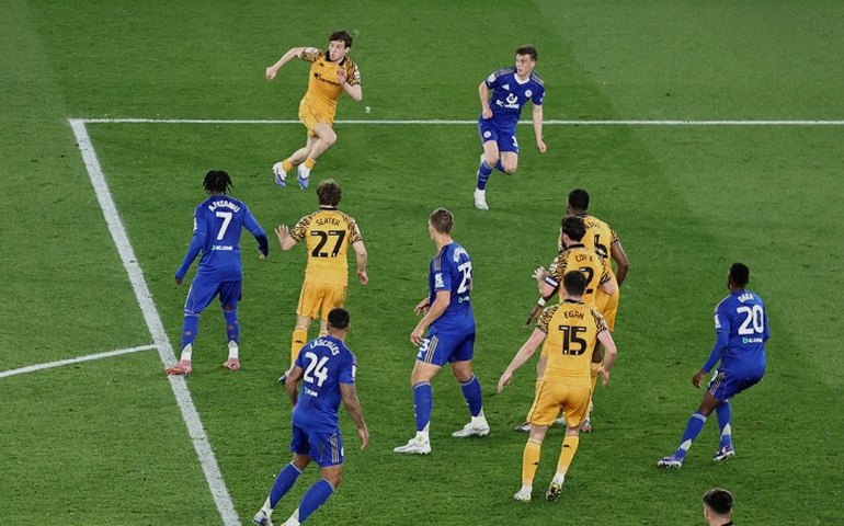 De campeão a rebaixado: Leicester cai para a terceira divisão dez anos após título histórico