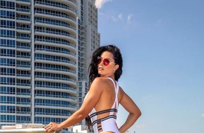 Fernanda D’avila mostra bumbum empinado em Miami
