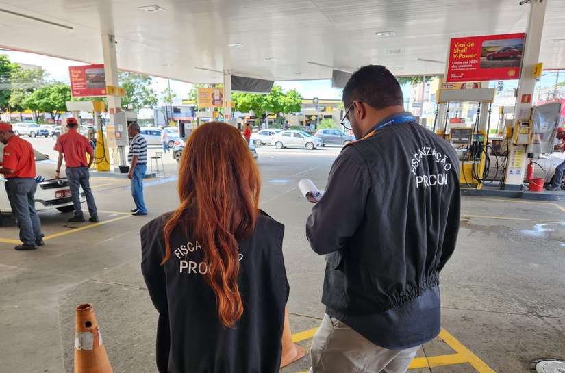 Procon fiscaliza postos de combustíveis em Maceió